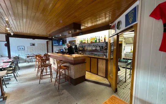 Intérieur de la salle du restaurant